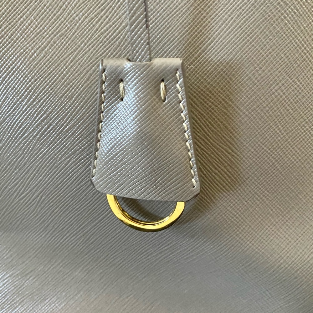 Sold ⚡️⚡️Authentic Prada Saffiano Lux Tote Bag - Picture 11 of 16